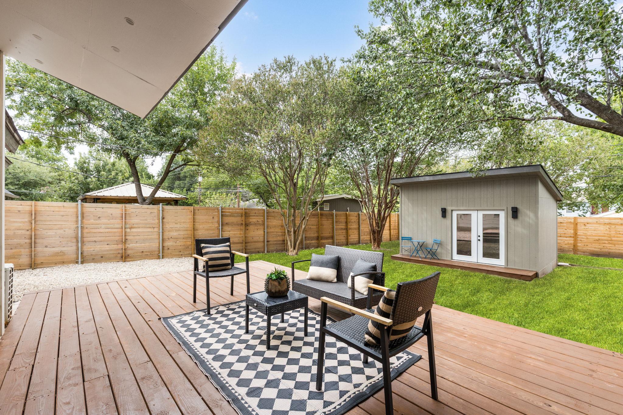 2112 Vanderbilt LN