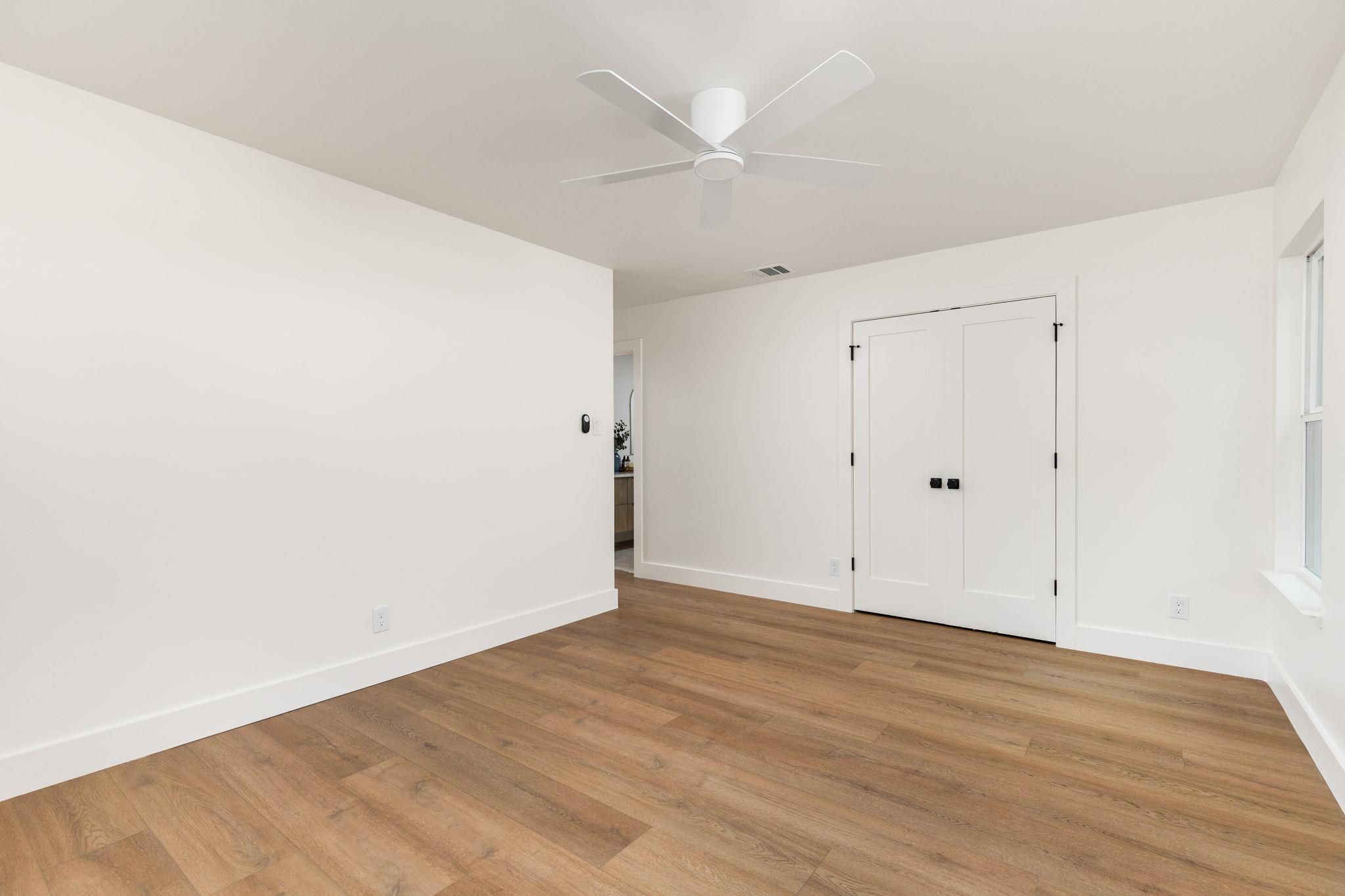 2112 Vanderbilt LN