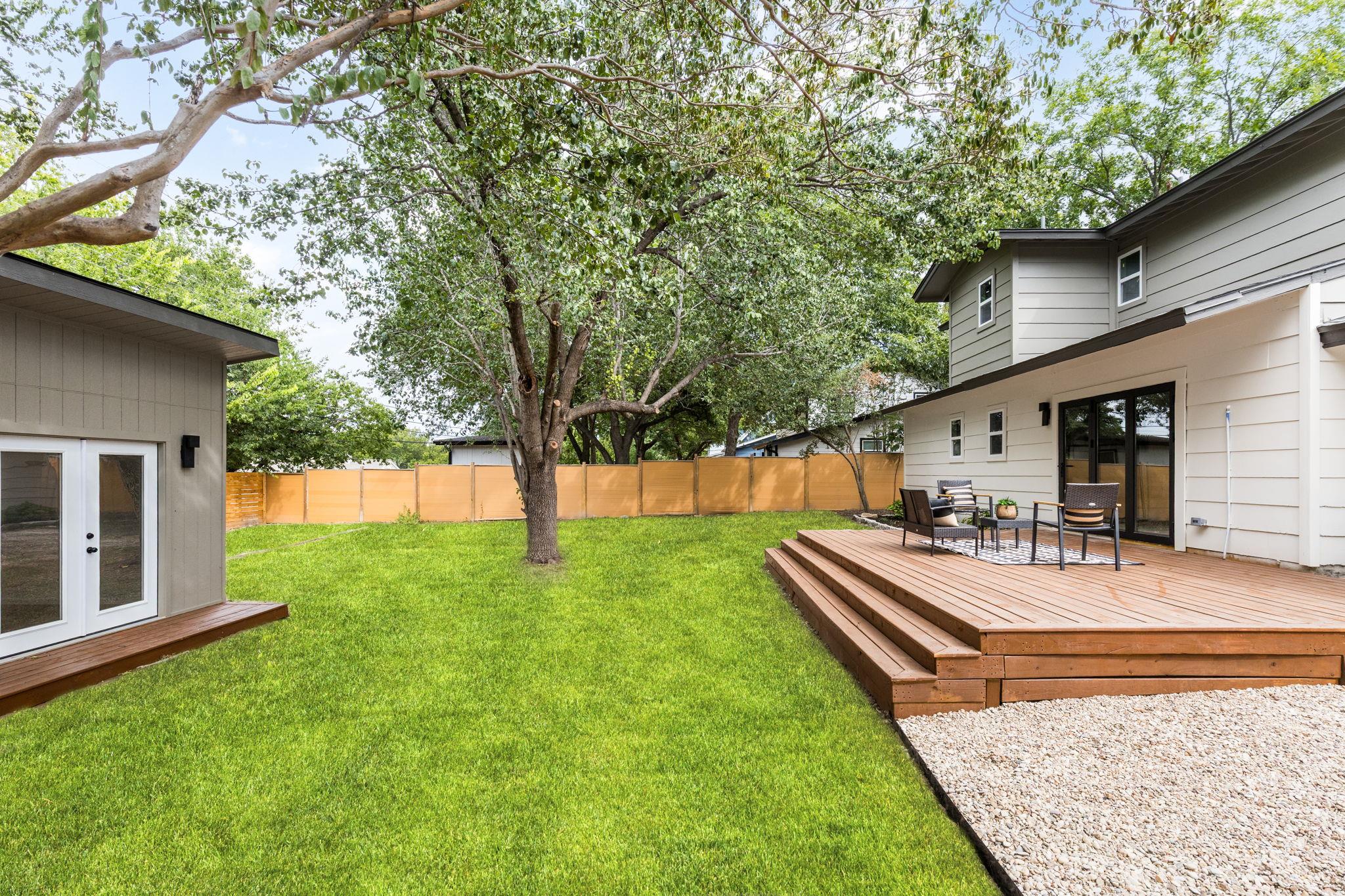 2112 Vanderbilt LN