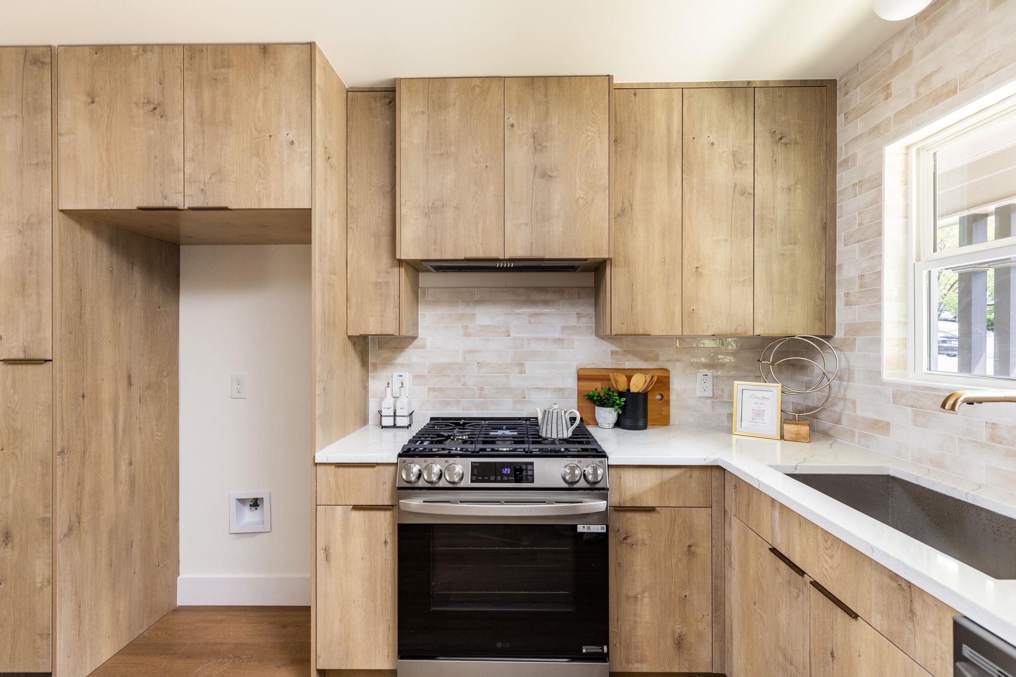 2112 Vanderbilt LN