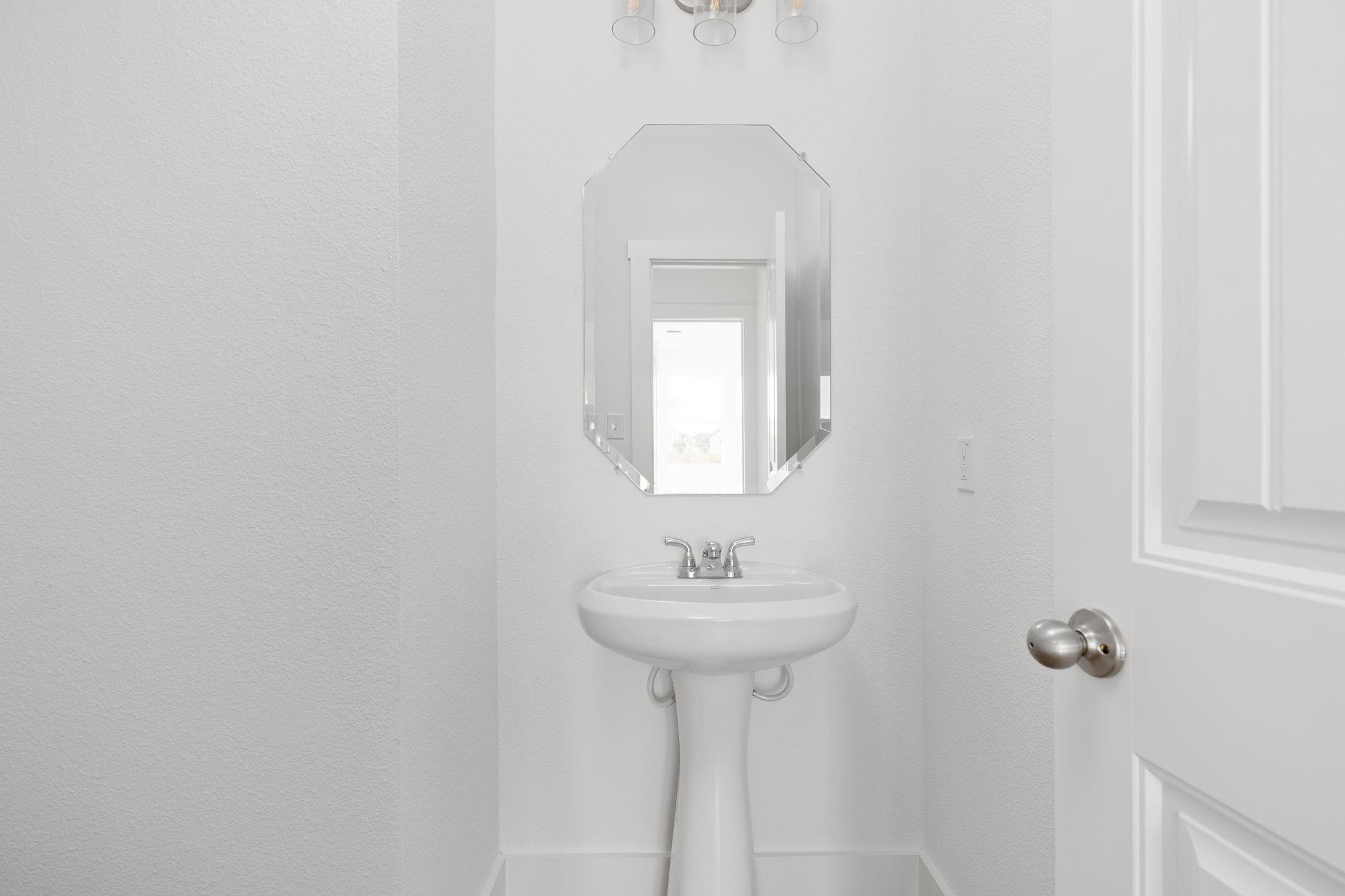 19124 Ariel Elena WAY
