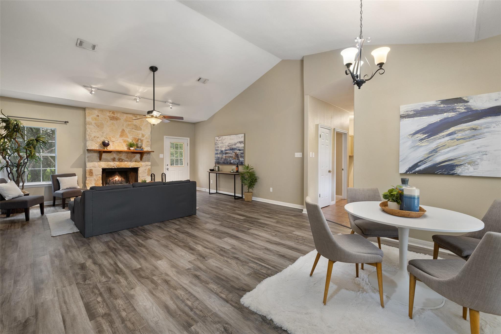 1301 S Quinlan Park RD