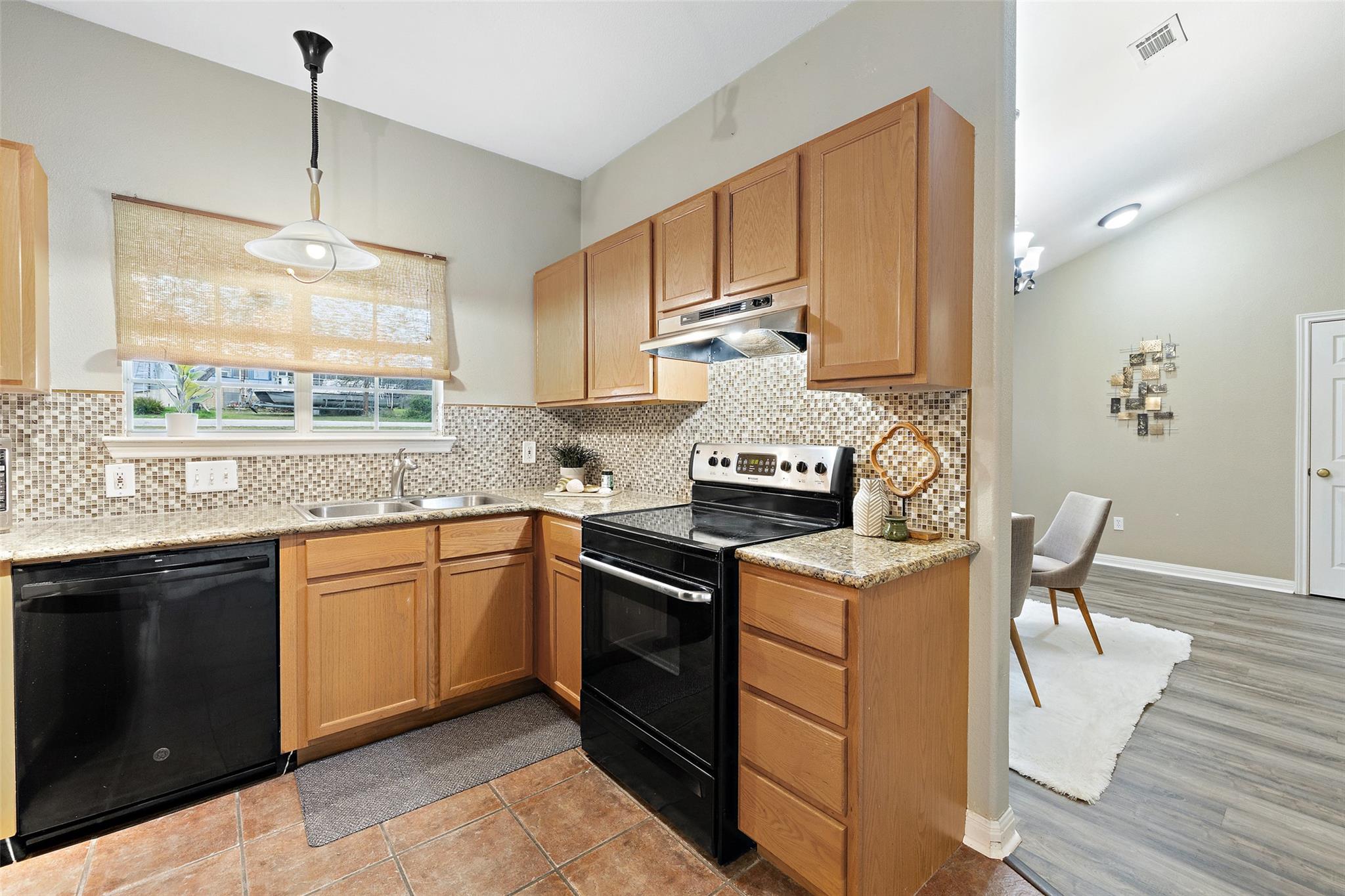 1301 S Quinlan Park RD