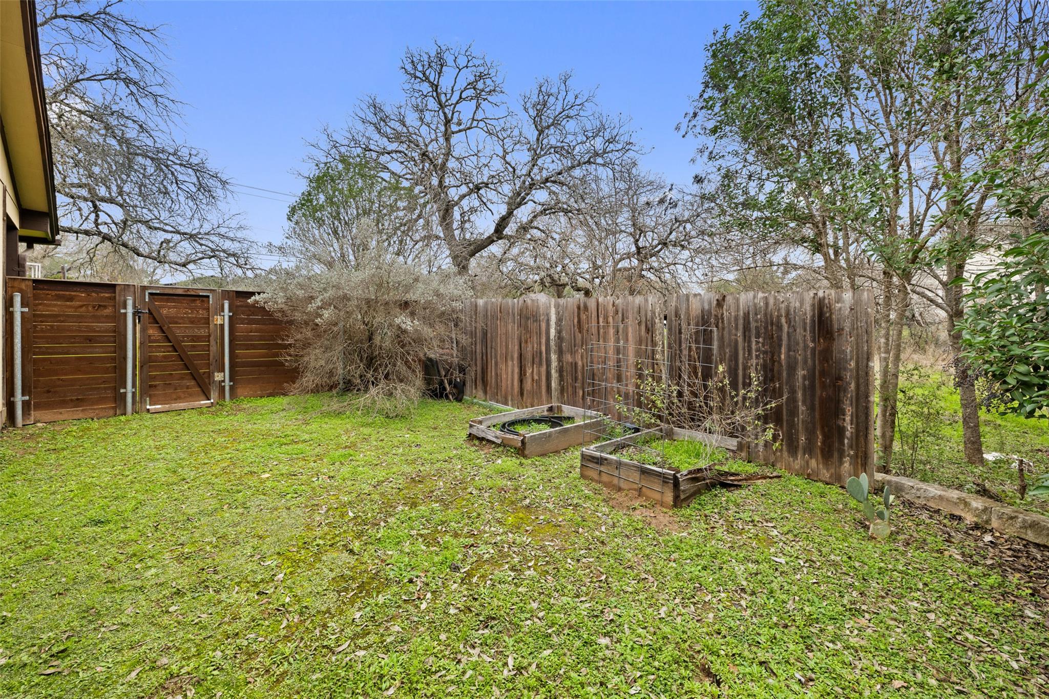 1301 S Quinlan Park RD