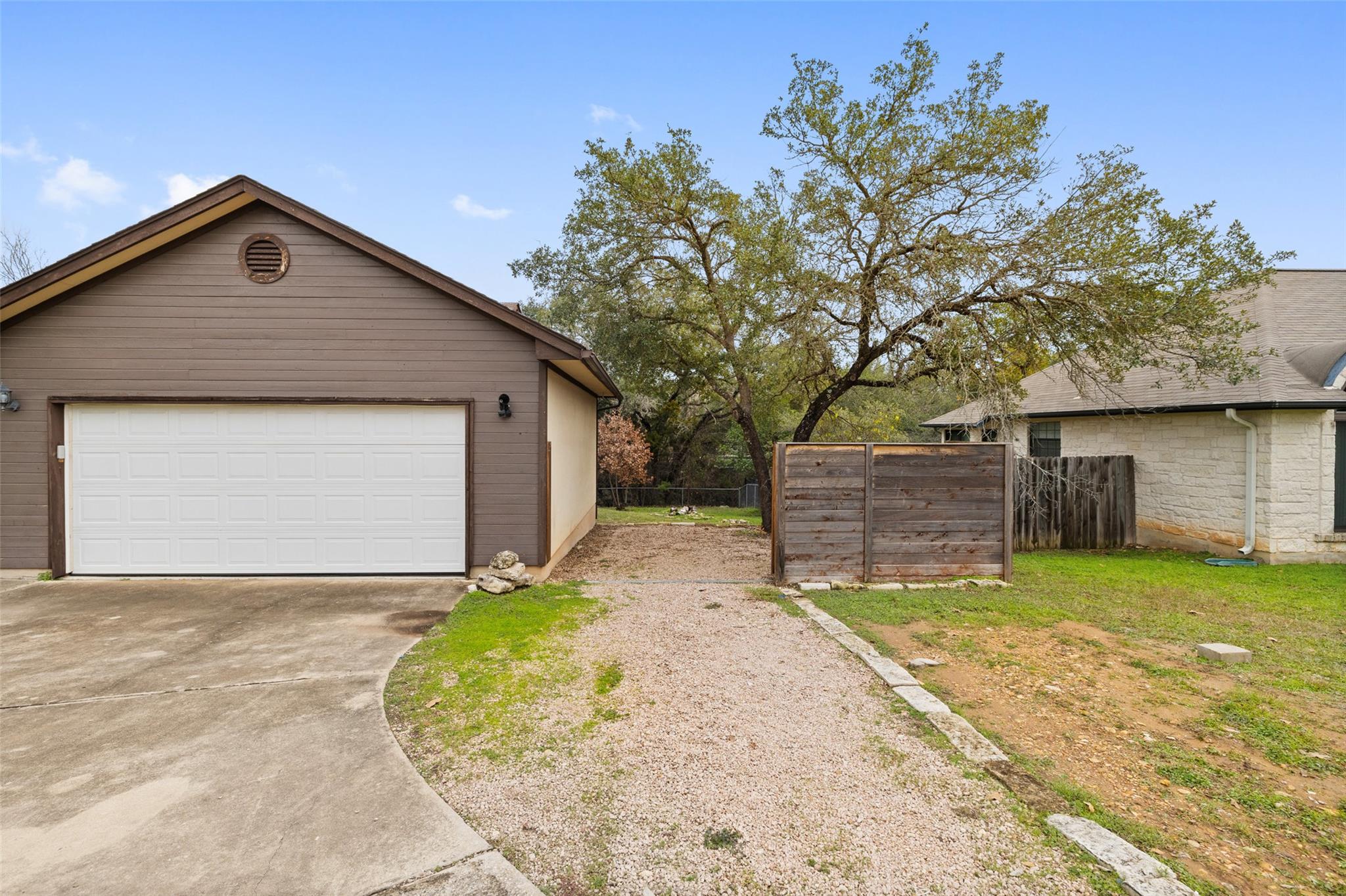 1301 S Quinlan Park RD