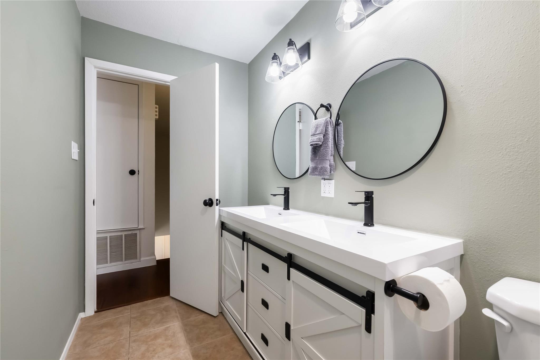 1703 Waterloo TRL # B