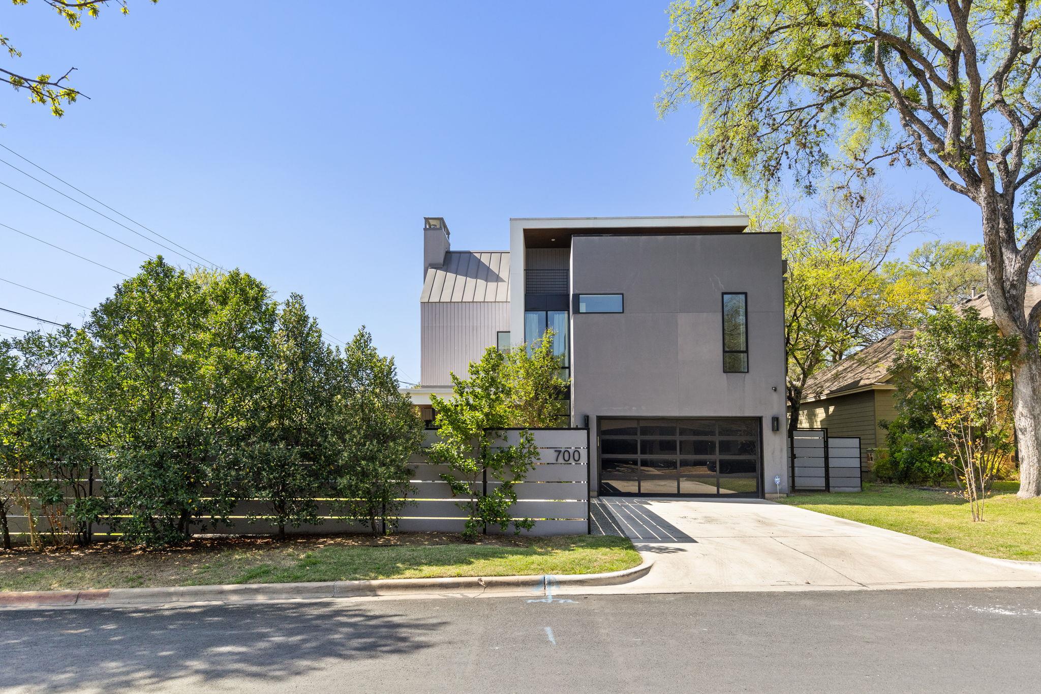 700 Wayside DR