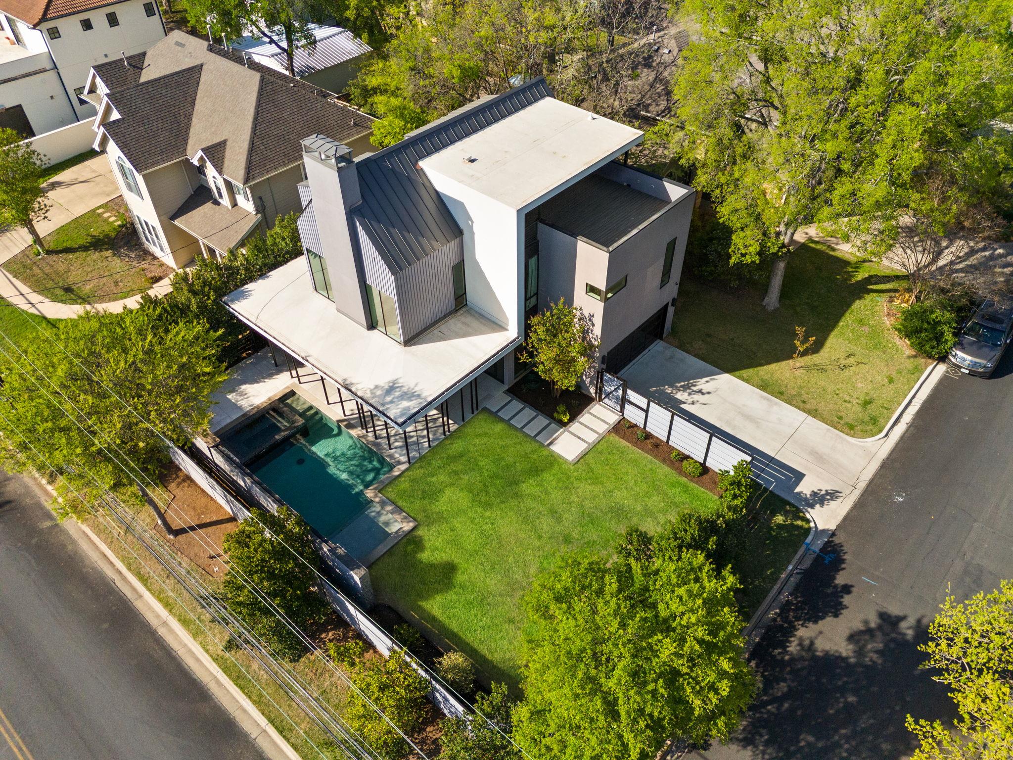 700 Wayside DR