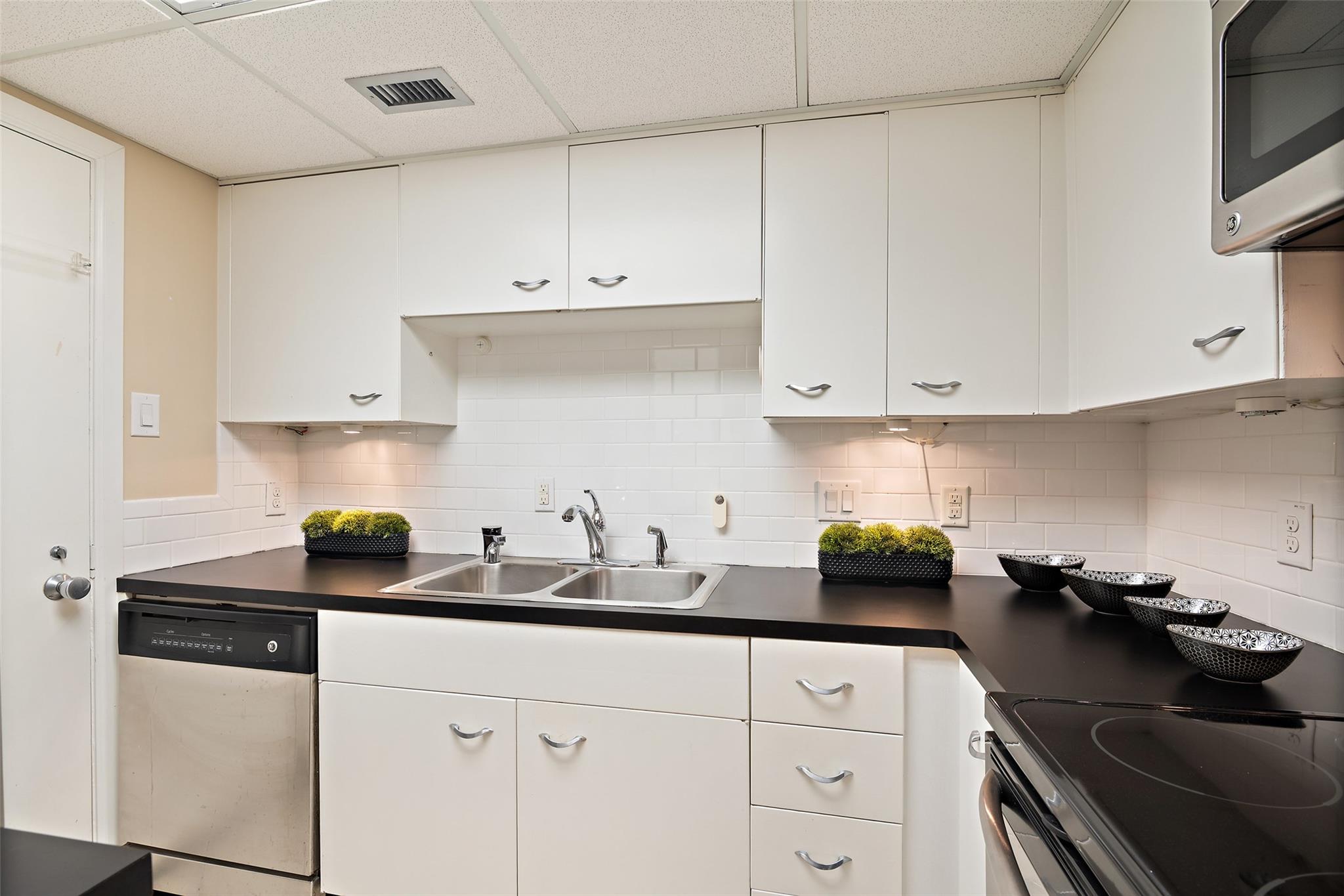 1801 Lavaca ST Unit: 13EF