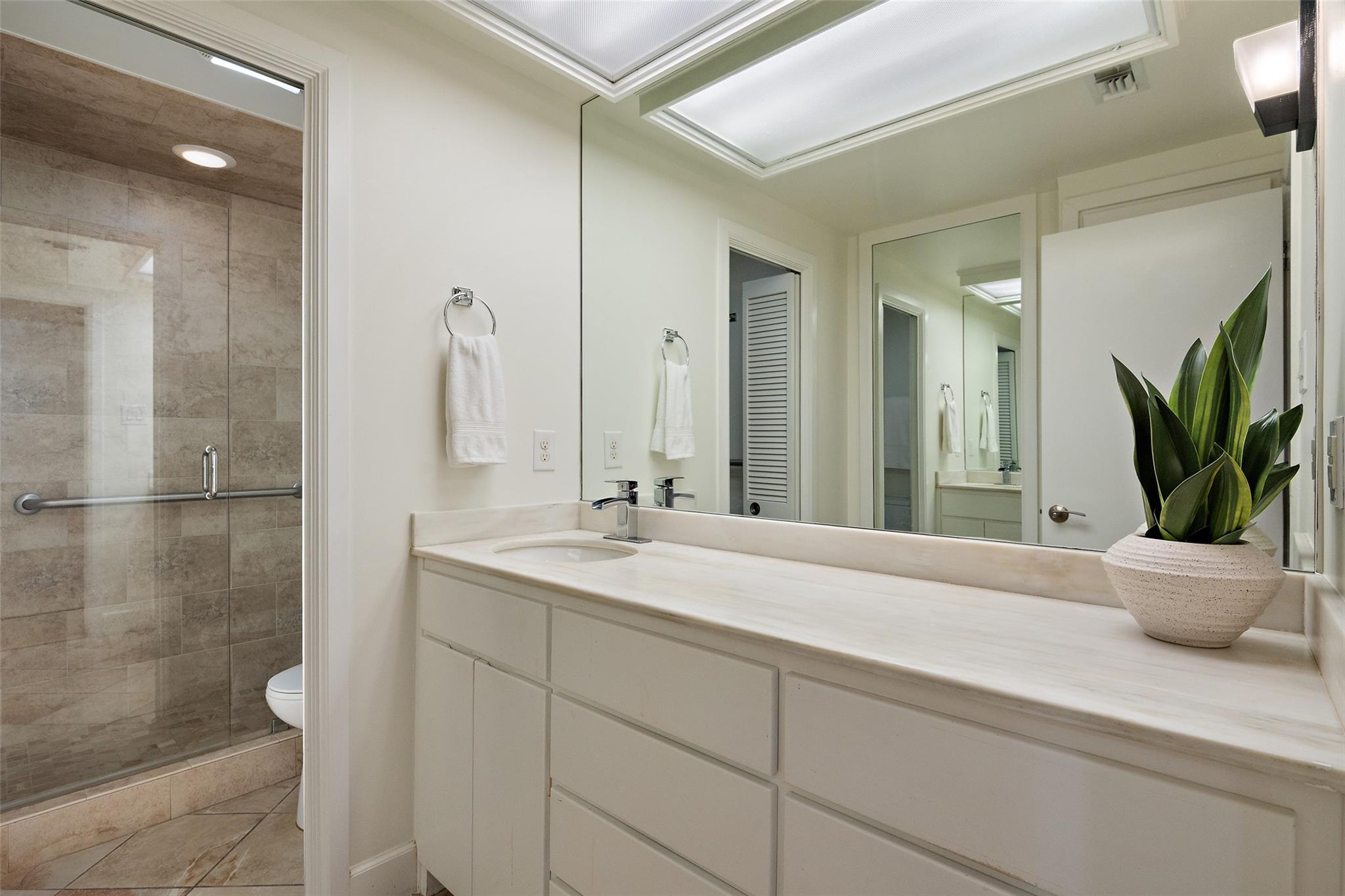 1801 Lavaca ST Unit: 13EF