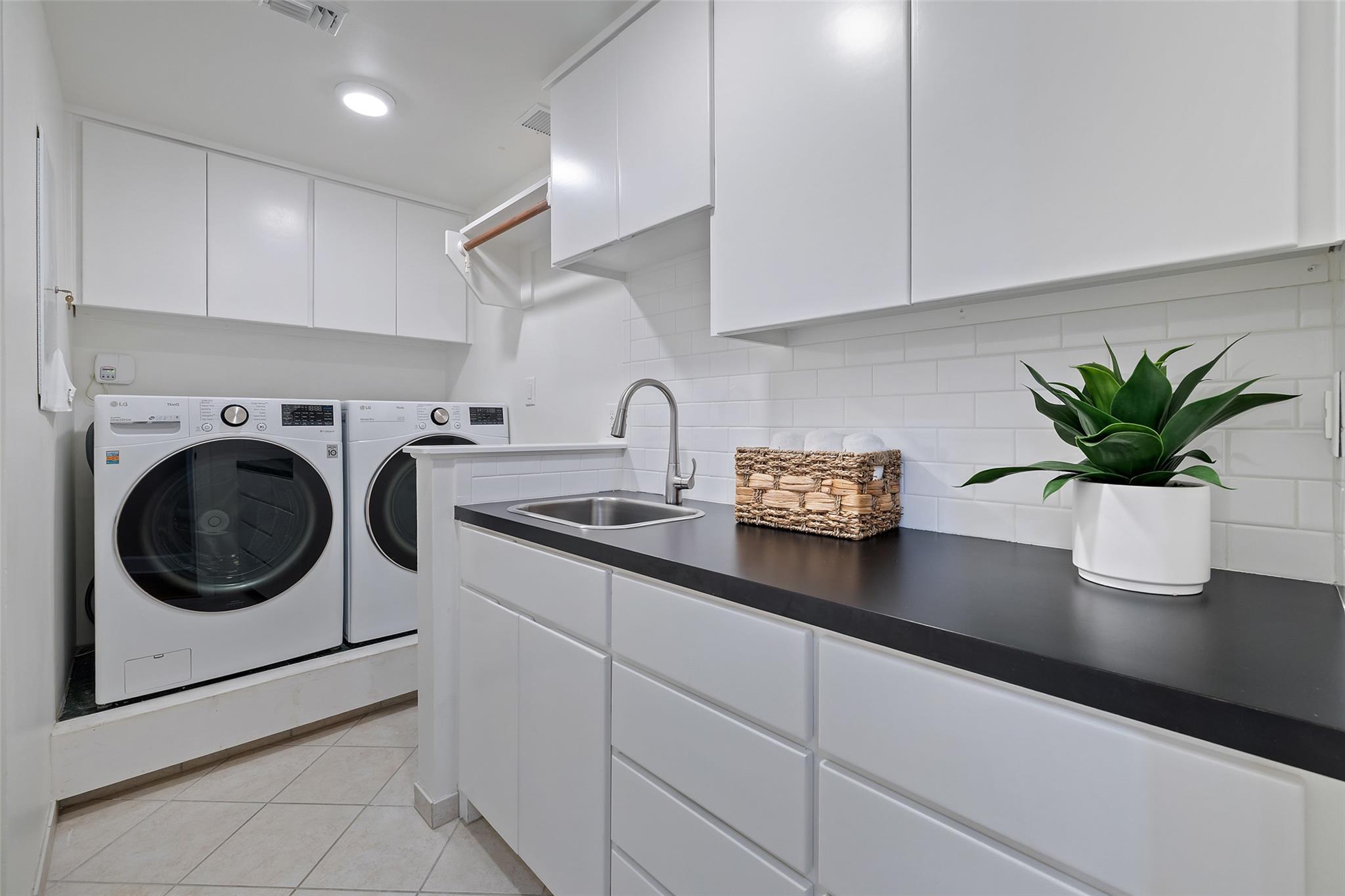 1801 Lavaca ST Unit: 13EF