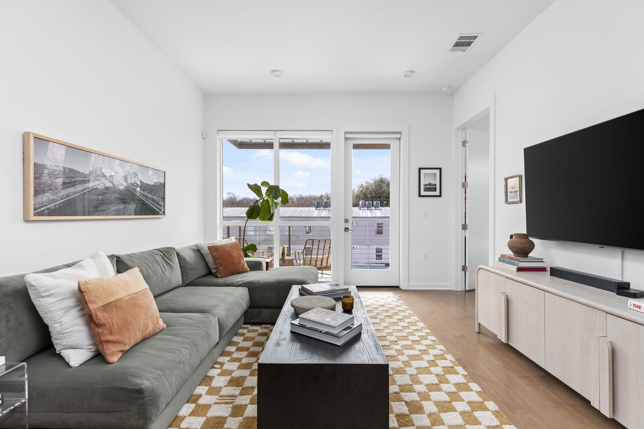 207 W Johanna ST # 306