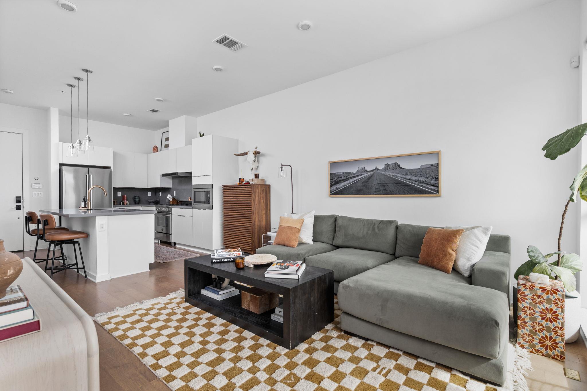 207 W Johanna ST # 306