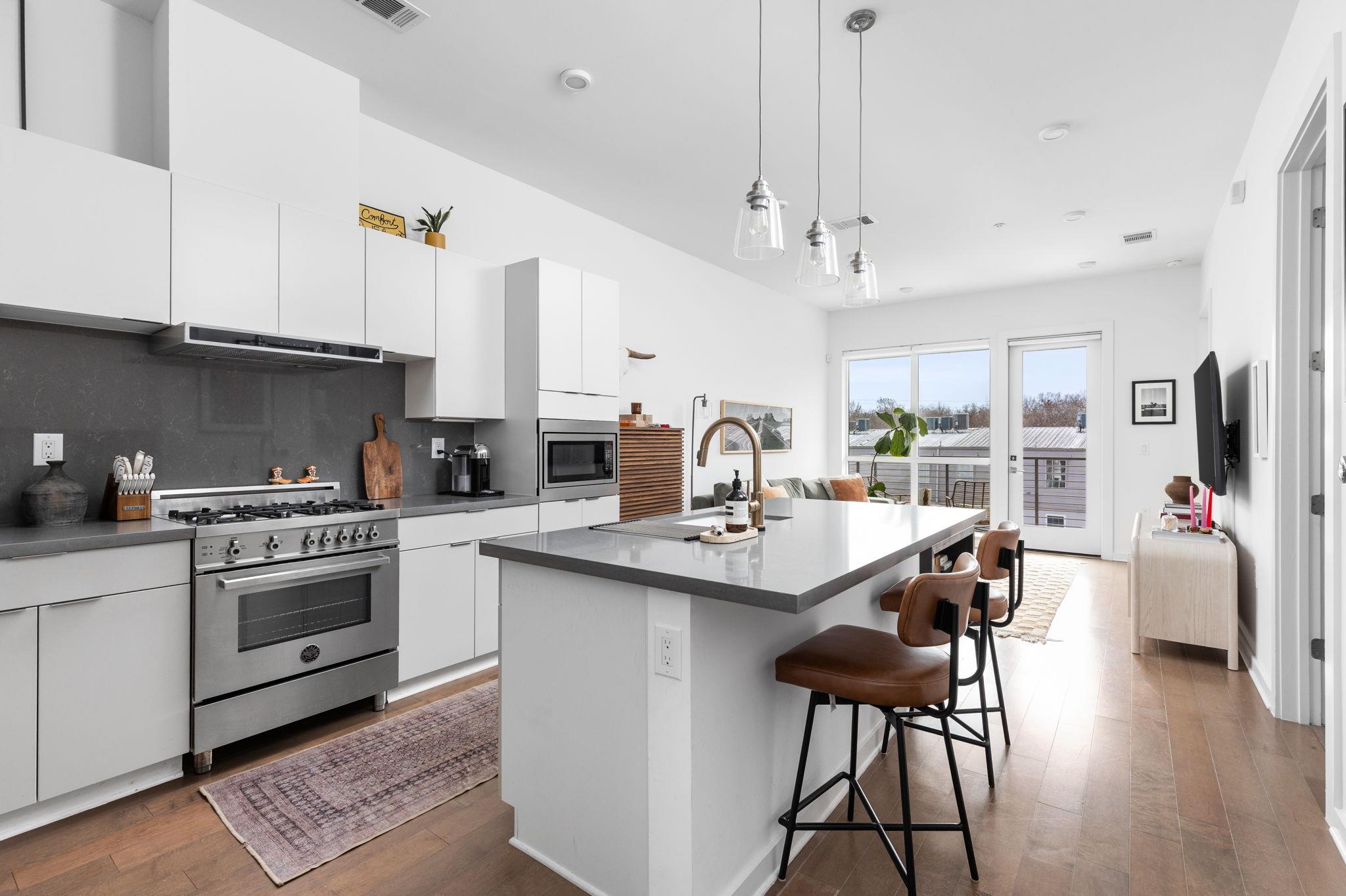 207 W Johanna ST # 306