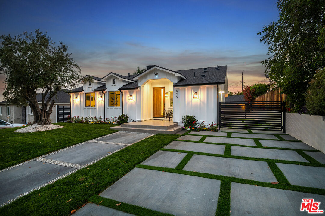 825 Amherst Dr