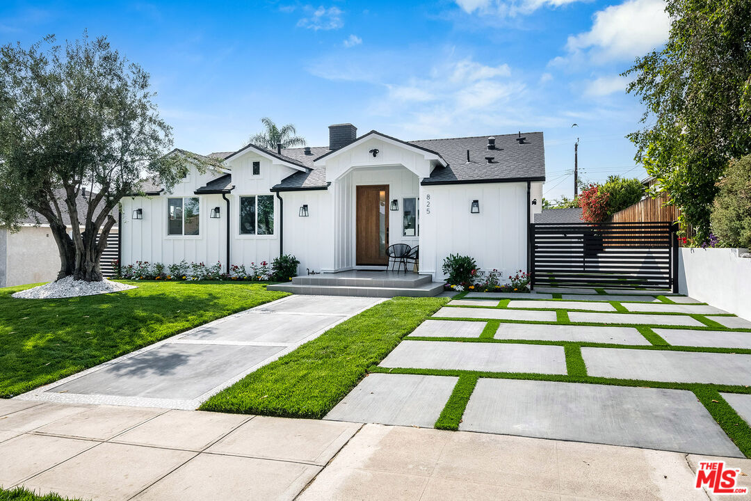 825 Amherst Dr