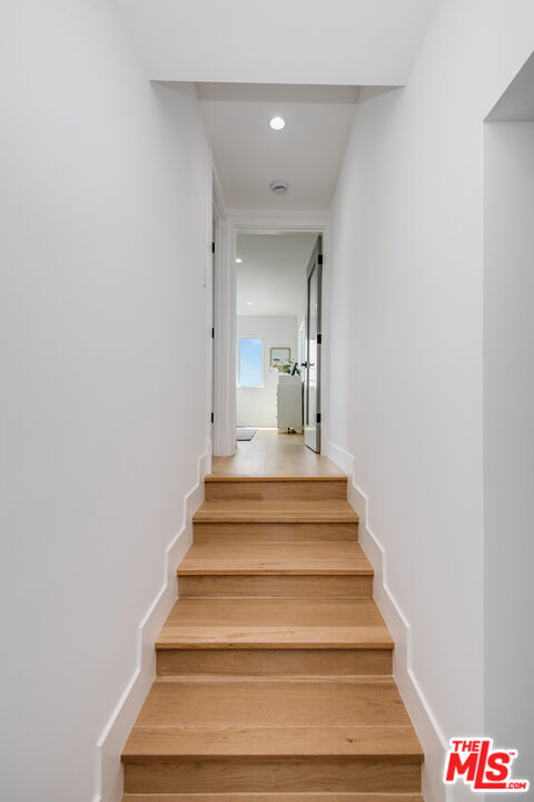 825 Amherst Dr