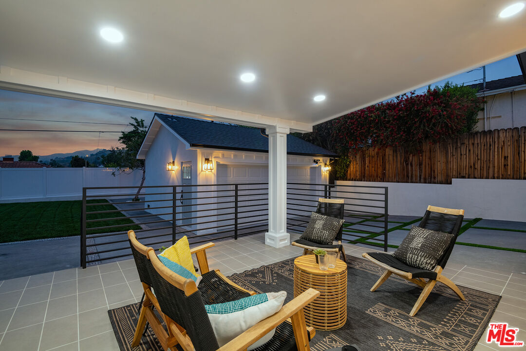825 Amherst Dr
