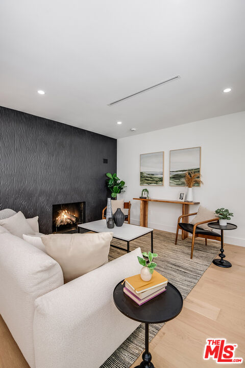 825 Amherst Dr