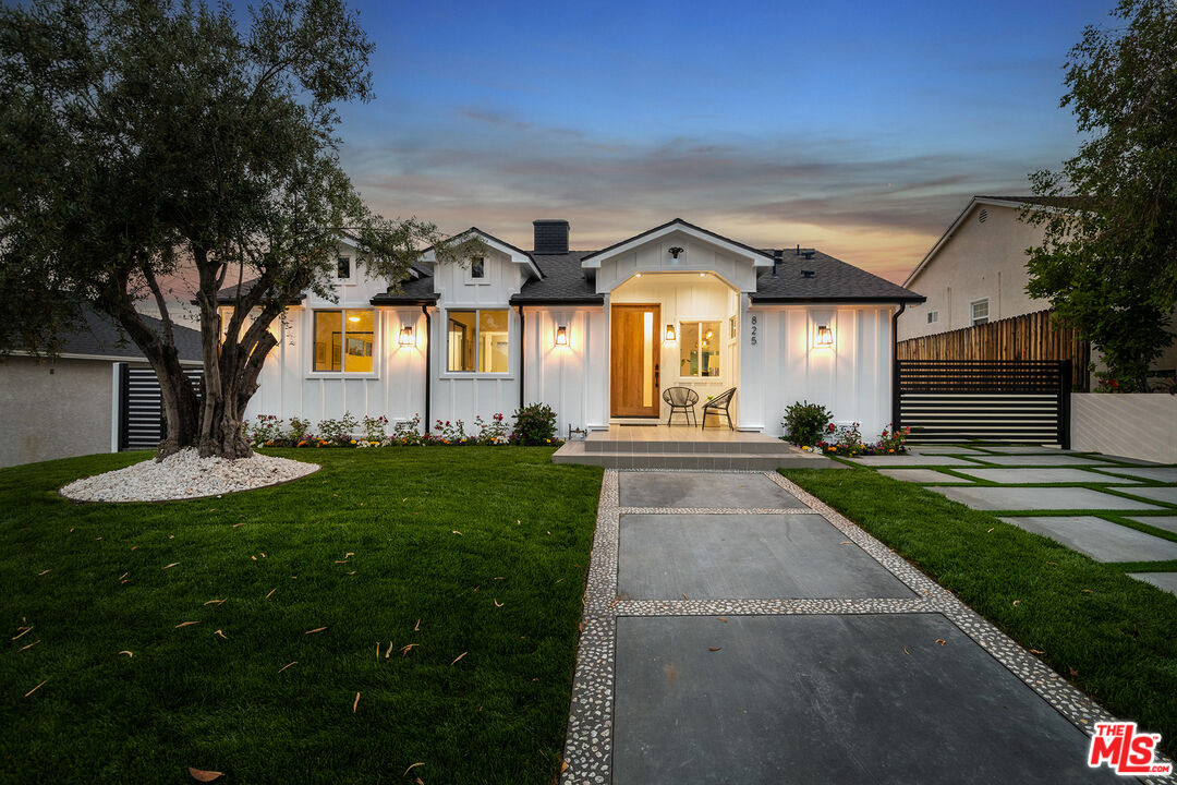 825 Amherst Dr