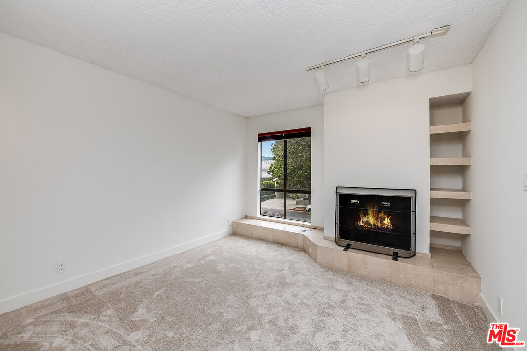 222 N Rose St Unit: 202