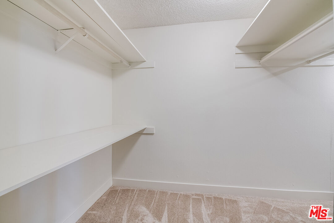 222 N Rose St Unit: 202