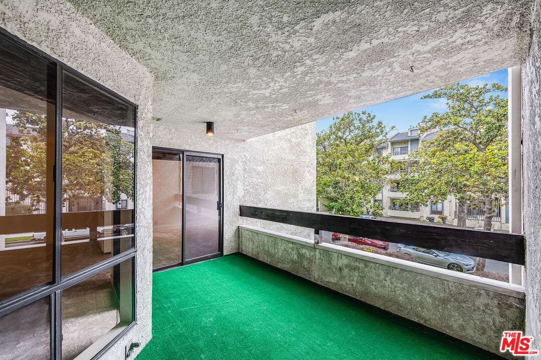 222 N Rose St Unit: 202
