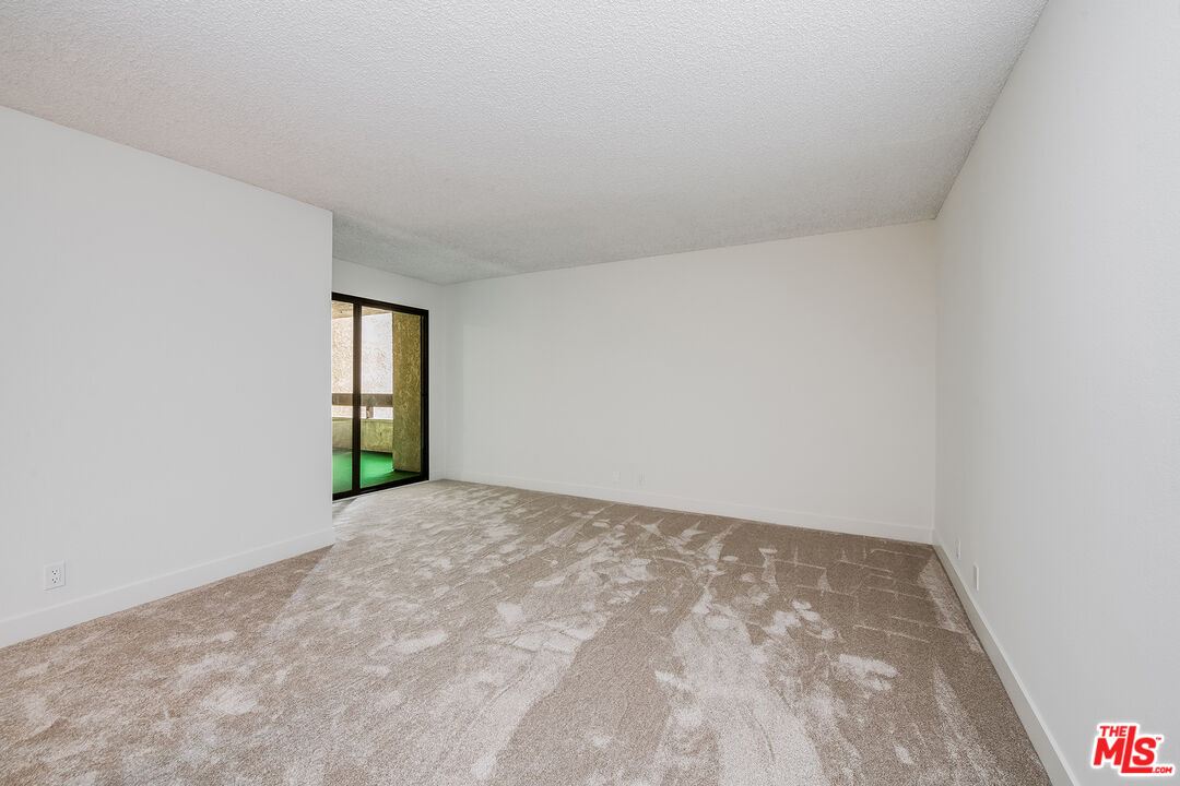 222 N Rose St Unit: 202