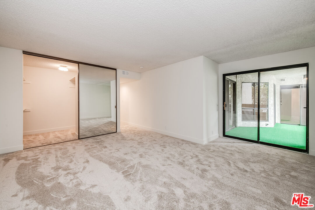 222 N Rose St Unit: 202