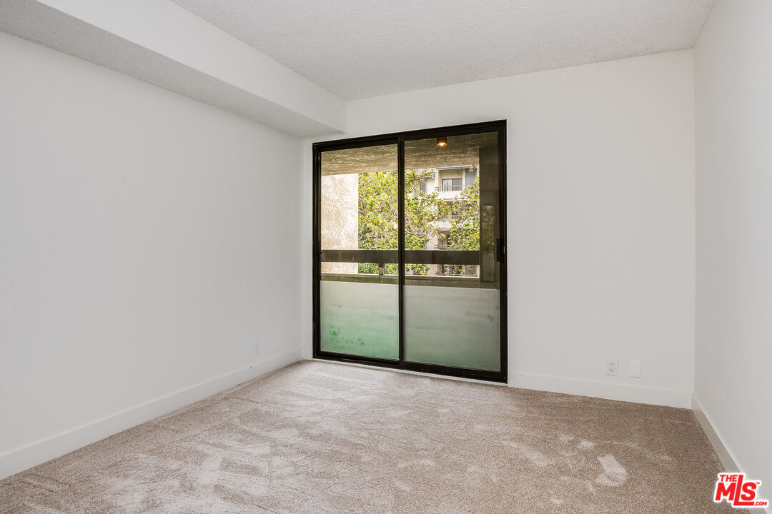 222 N Rose St Unit: 202