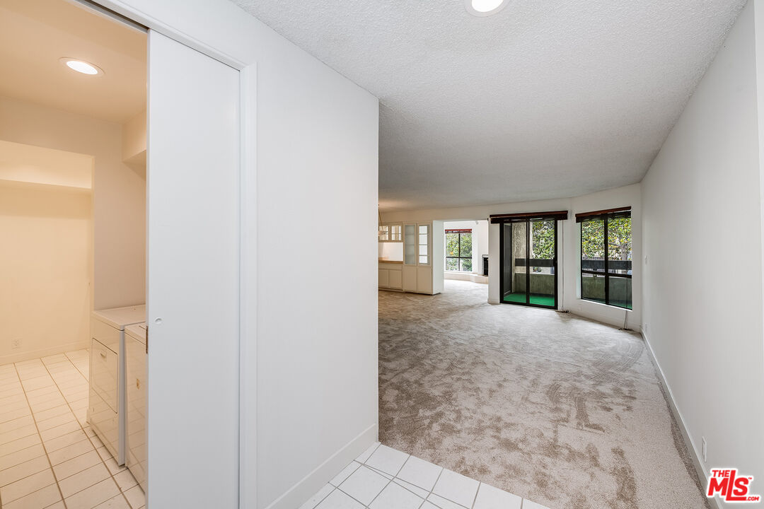 222 N Rose St Unit: 202