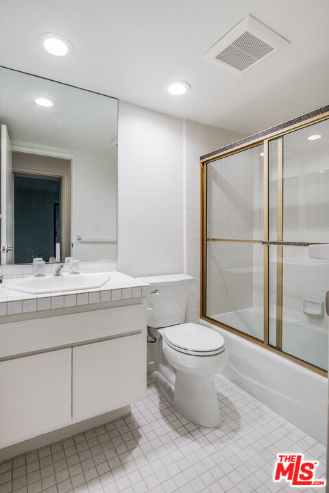 222 N Rose St Unit: 202