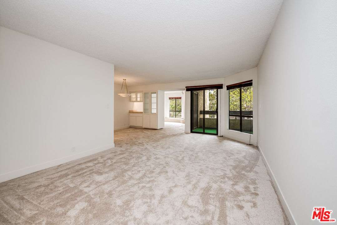 222 N Rose St Unit: 202