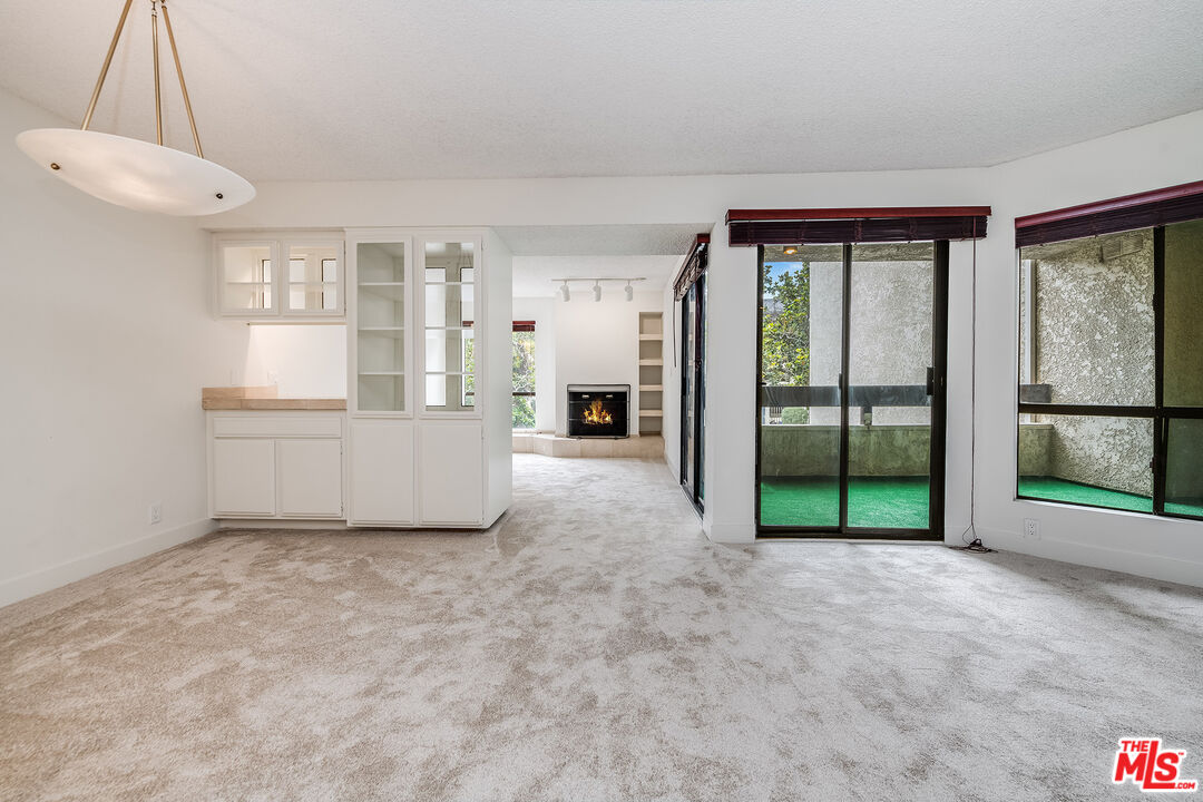 222 N Rose St Unit: 202