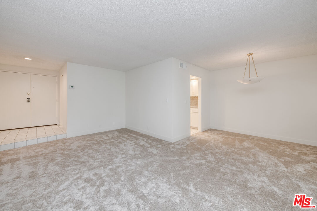 222 N Rose St Unit: 202