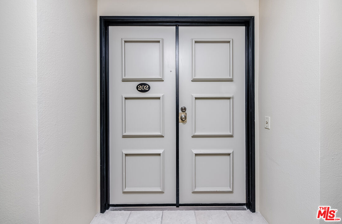 222 N Rose St Unit: 202