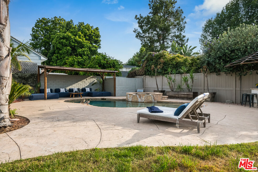 5663 Jumilla Ave