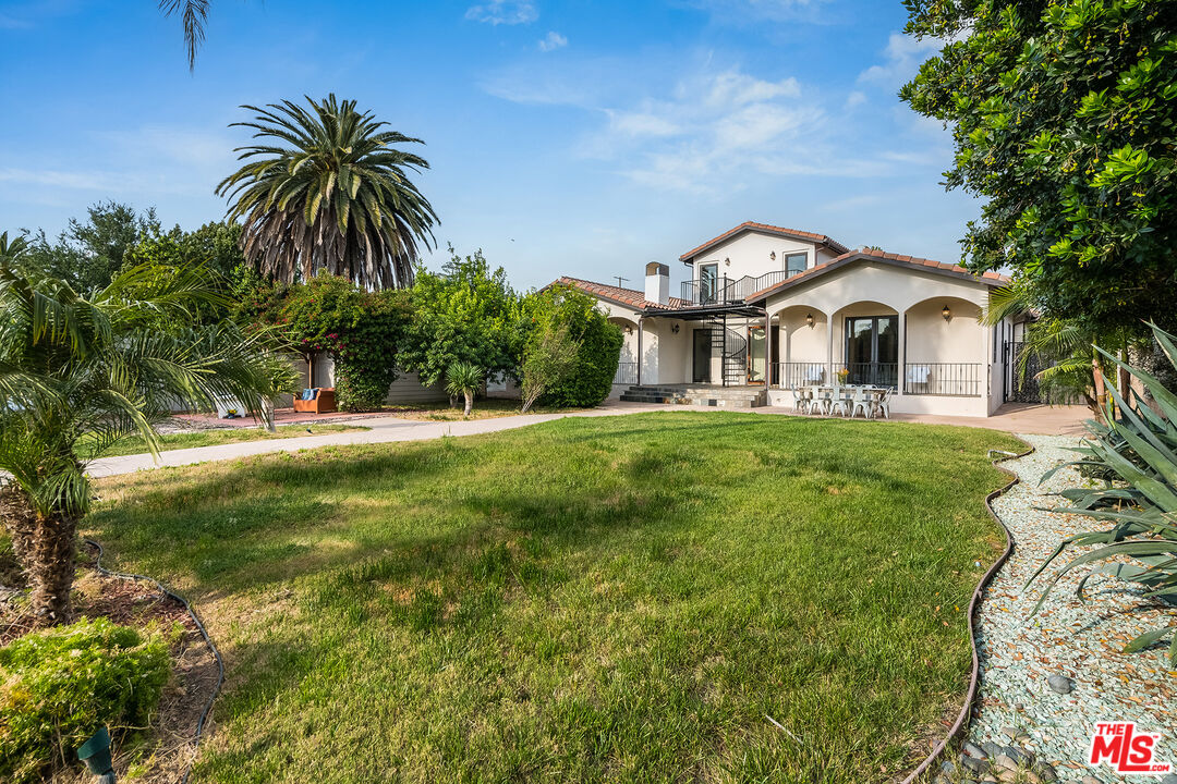 5663 Jumilla Ave