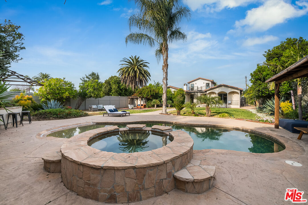 5663 Jumilla Ave