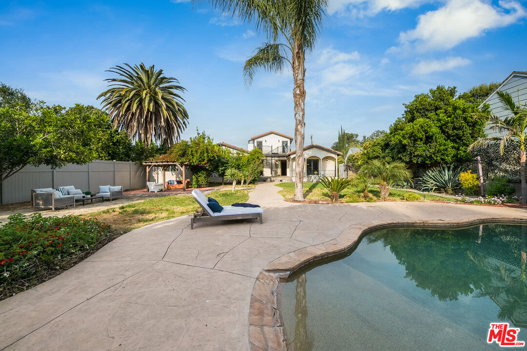 5663 Jumilla Ave