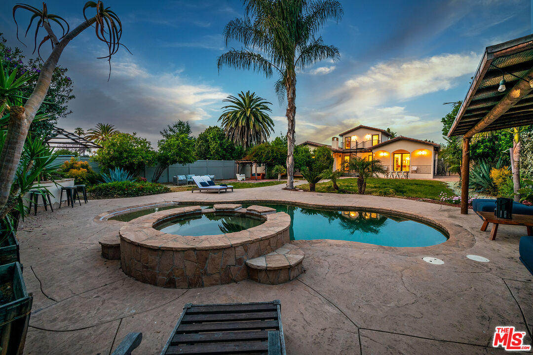 5663 Jumilla Ave