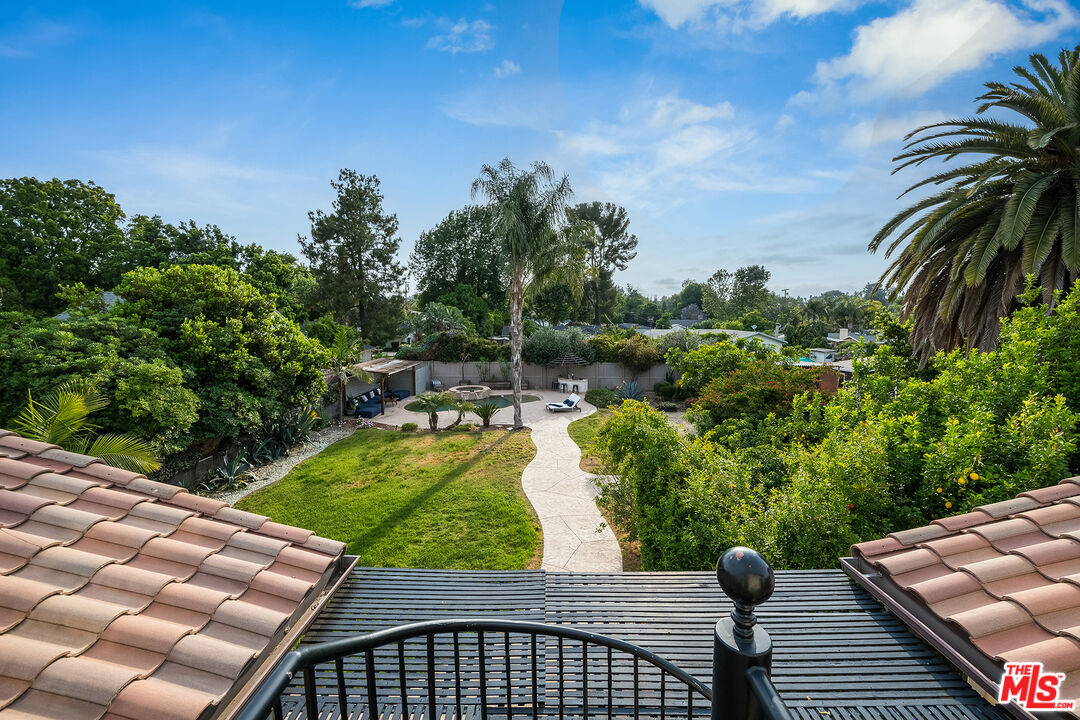 5663 Jumilla Ave