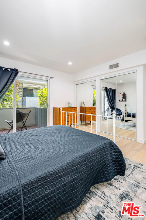 4223 W Sarah St Unit: 17