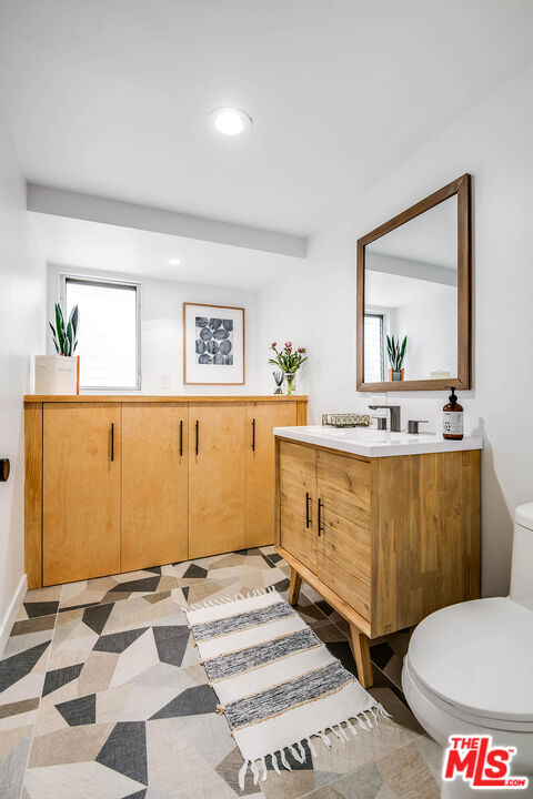 4223 W Sarah St Unit: 17