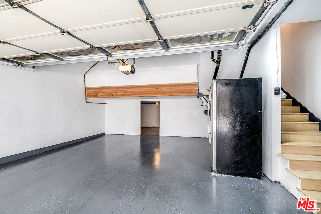 4223 W Sarah St Unit: 17