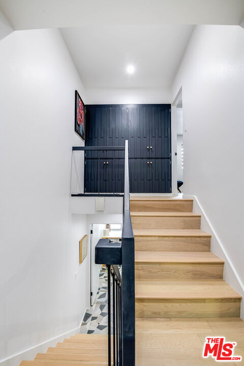 4223 W Sarah St Unit: 17