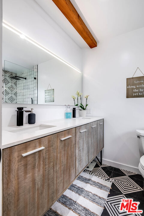 4223 W Sarah St Unit: 17