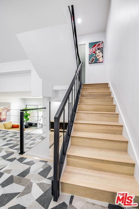 4223 W Sarah St Unit: 17