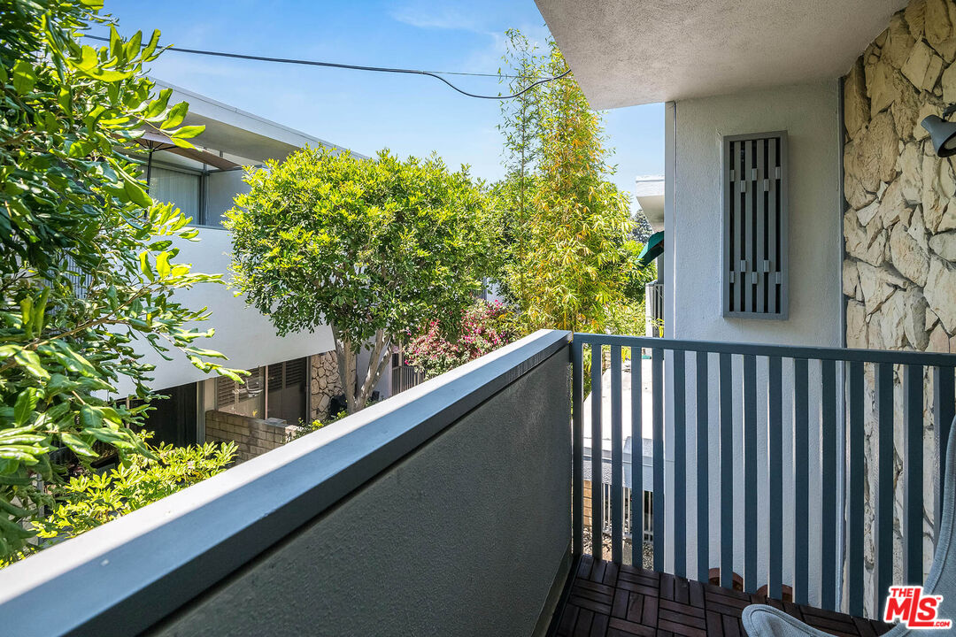 4223 W Sarah St Unit: 17