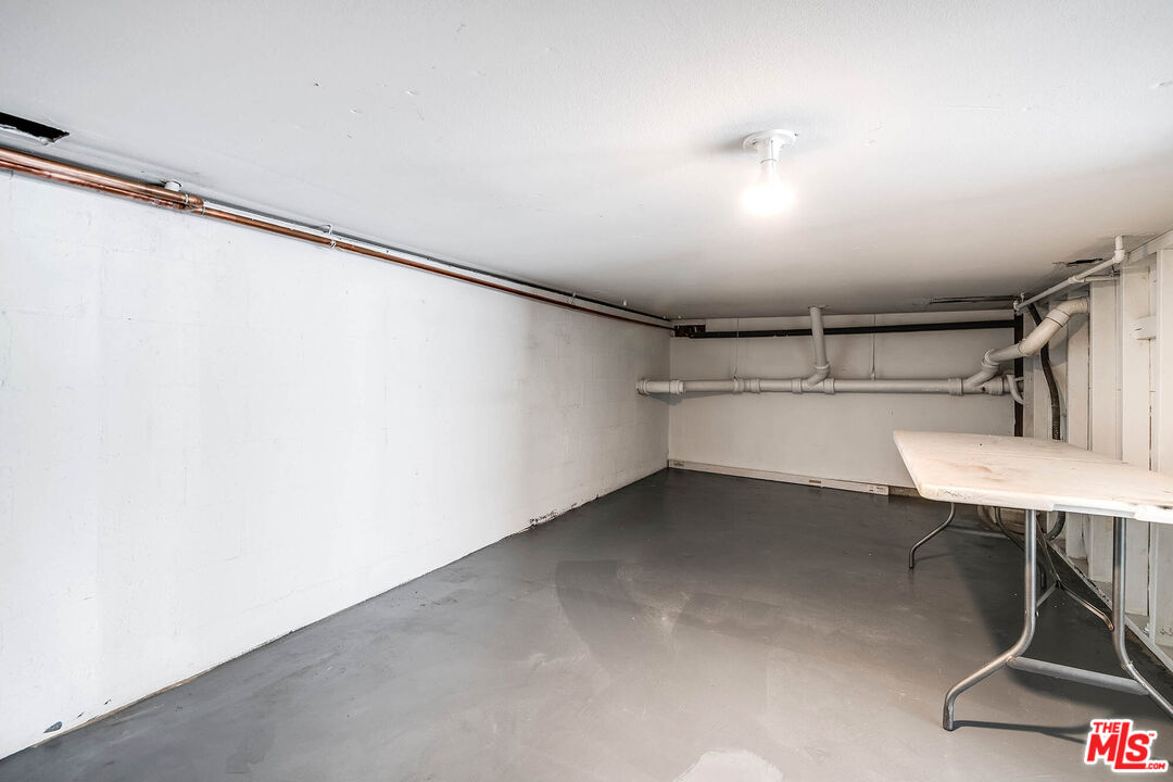 4223 W Sarah St Unit: 17